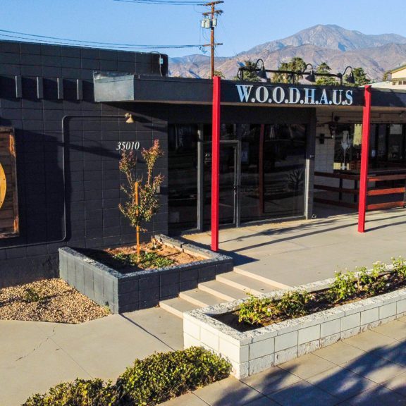 A view of the front of Woodhaus pizza in Yucaipa from the street